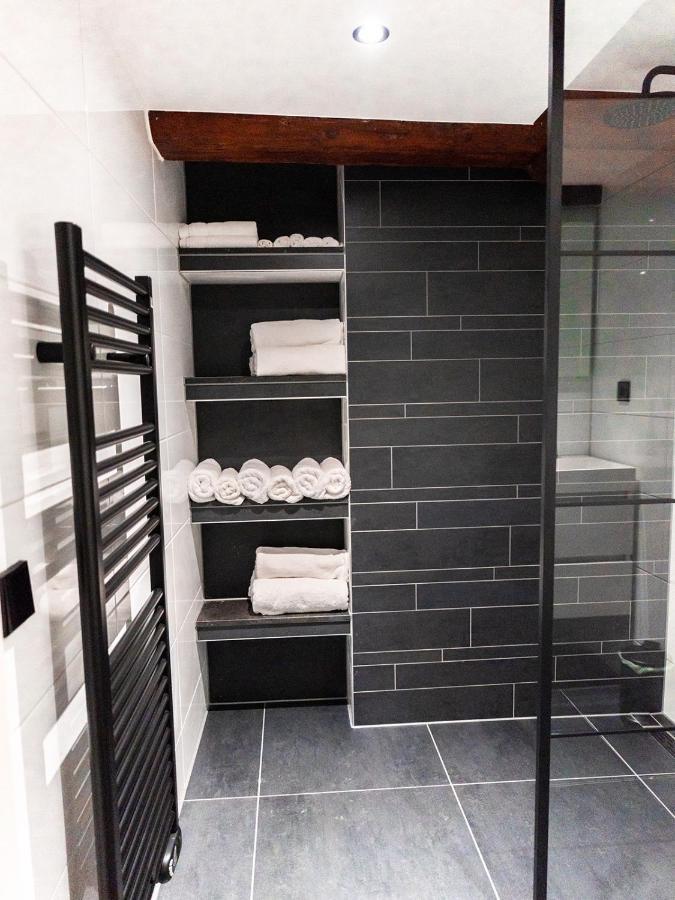 Wolf Apartment *